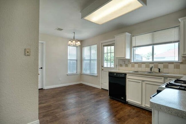 property at 1601 Cindy Ct