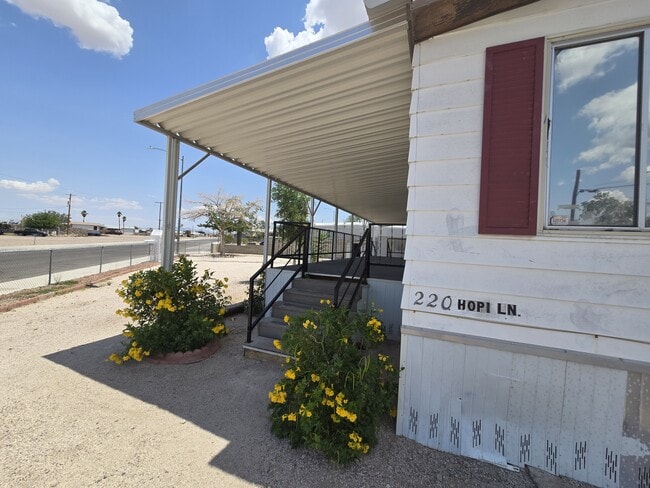 220 Hopi Ln in Henderson, NV - Building Photo - Building Photo