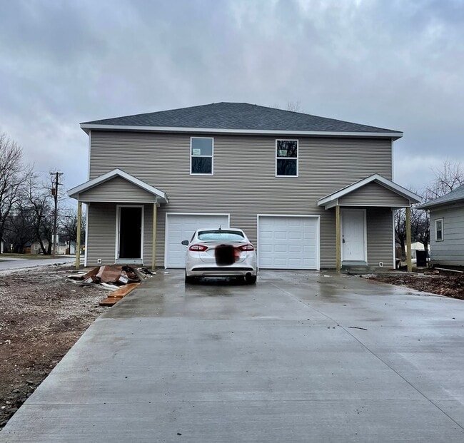 property at 801 N Nettleton Ave