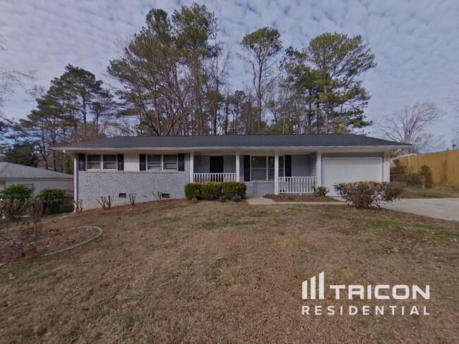 1889 Carthage Rd in Tucker, GA - Foto de edificio - Building Photo