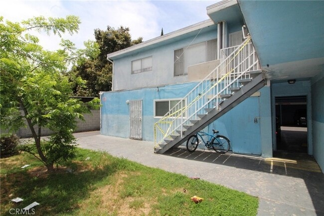 property at 1911 N Santa Fe Ave