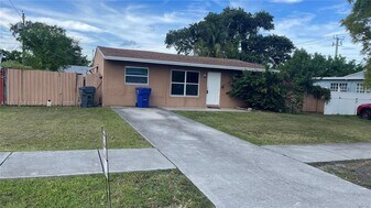 6205 Rodman St in Hollywood, FL - Building Photo