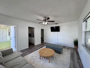 415 6th Ave N, Unit 417 in Lake Worth Beach, FL - Foto de edificio - Building Photo