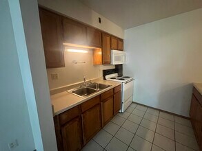 3811 S 35th St, Unit 224 in Greenfield, WI - Building Photo - Building Photo