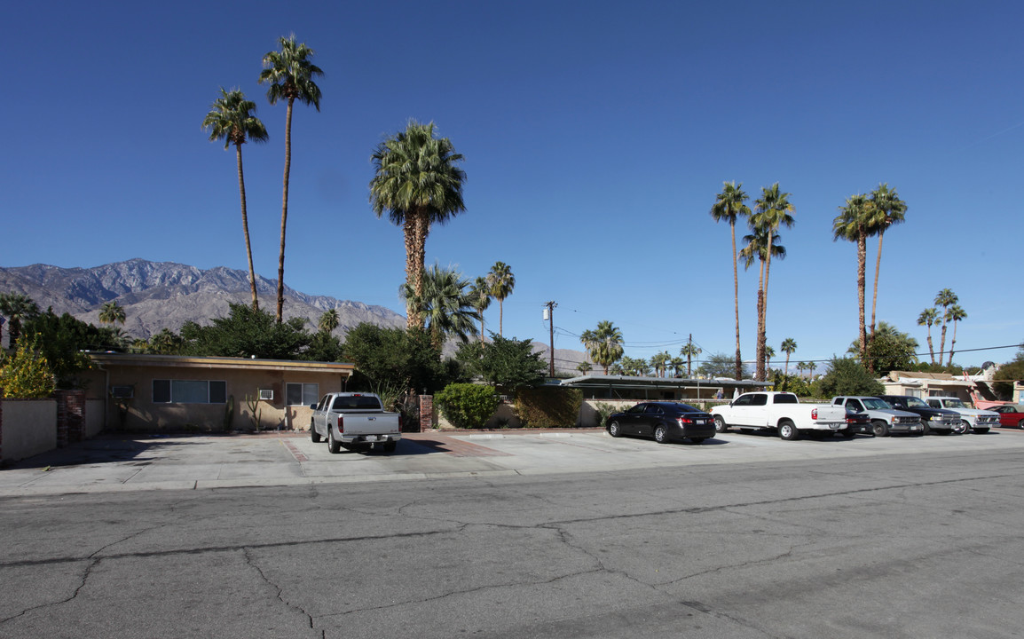 509 S Highland Dr in Palm Springs, CA - Building Photo