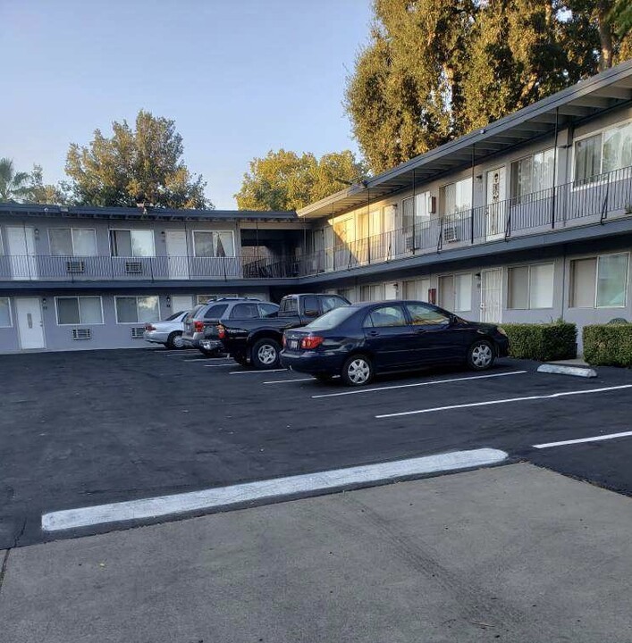 College Street Apartments in Woodland, CA - Building Photo