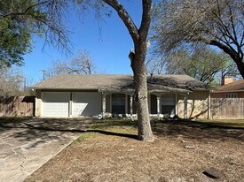 6011 Little Brandywine Crk in San Antonio, TX - Building Photo