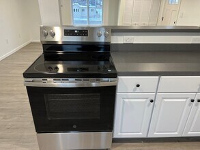 27157 Woodward Ave, Unit Rear Apartment in Berkley, MI - Foto de edificio - Building Photo