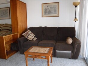 445 Seaside Ave, Unit 41st floor in Honolulu, HI - Foto de edificio - Building Photo