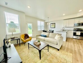 Elmwood Lake Apartments in Hudsonville, MI - Building Photo - Building Photo