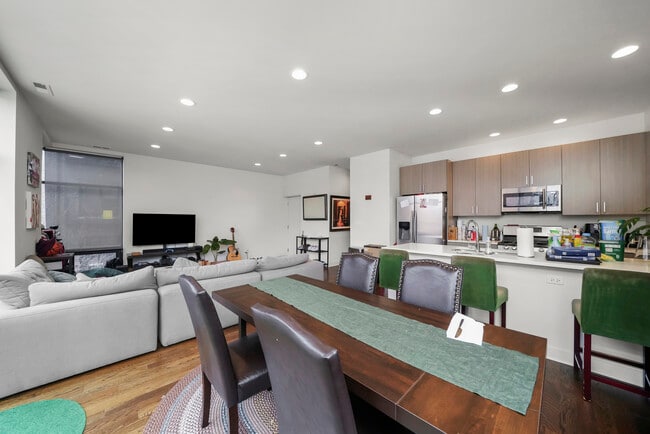 832 W Erie St in Chicago, IL - Building Photo - Building Photo