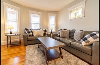 22 Dearborn St in Medford, MA - Building Photo - Building Photo