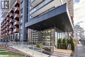 21 Park St E in Mississauga, ON - Building Photo - Building Photo