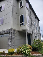 17905 35th Ave SE in Bothell, WA - Building Photo - Building Photo