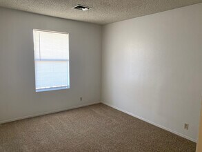 8135 W Krall St in Glendale, AZ - Building Photo - Building Photo