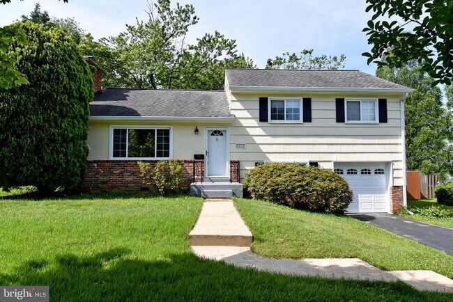 6615 Ivy Hill Dr in McLean, VA - Building Photo - Building Photo