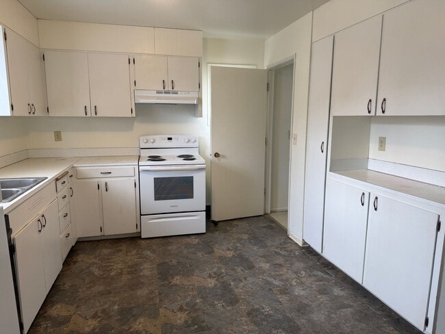 325 NW 4th St in Pendleton, OR - Building Photo - Building Photo