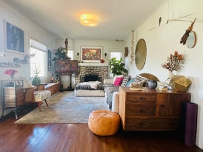 1956 Phillips Way in Los Angeles, CA - Foto de edificio - Building Photo