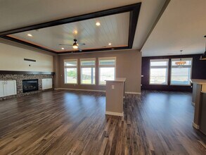 6855 Cyprus Lp in West Richland, WA - Building Photo - Building Photo