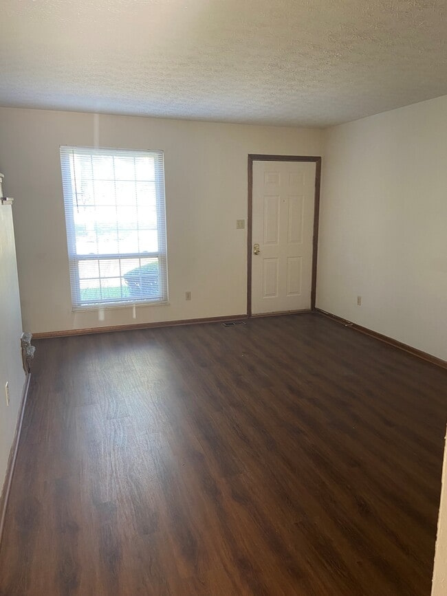 3047 Bethel Rd in Columbus, OH - Foto de edificio - Building Photo