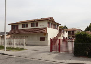 6142 Palm Ave in Maywood, CA - Foto de edificio - Building Photo