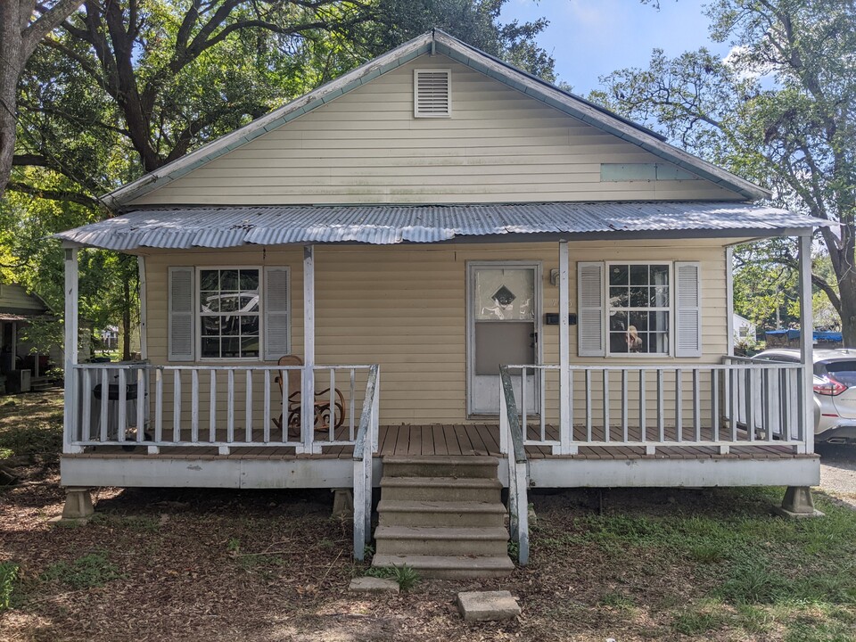 706 Chevis St in Abbeville, LA - Building Photo