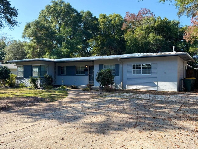 32 Bay Dr NE in Fort Walton Beach, FL - Foto de edificio - Building Photo