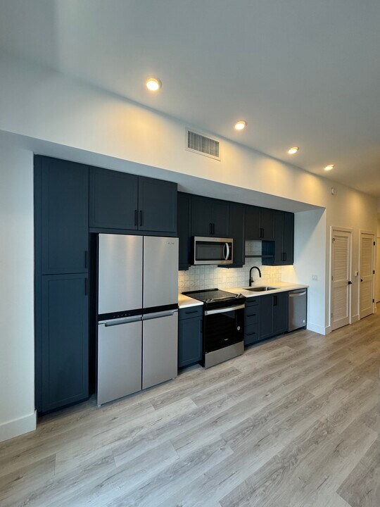 65 NW 31st St, Unit OA2 in Miami, FL - Building Photo