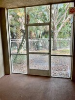 6533 Emerald Dunes Dr in West Palm Beach, FL - Building Photo