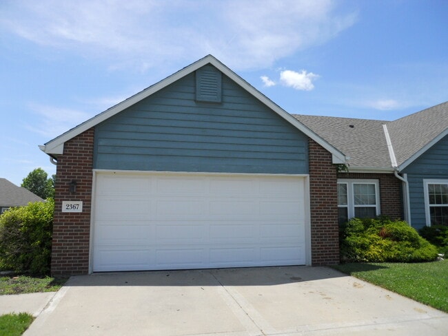 2367 Surrey Dr in Lawrence, KS - Building Photo - Building Photo