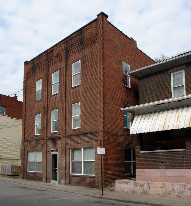 559 Stratton St in Logan, WV - Foto de edificio - Building Photo