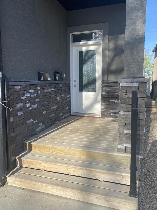 1067 Lindsay St in Regina, SK - Building Photo - Building Photo