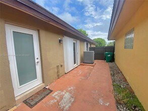 13735 SW 157th St in Miami, FL - Building Photo - Building Photo