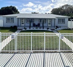 1250 NW 57th St in Miami, FL - Building Photo - Building Photo