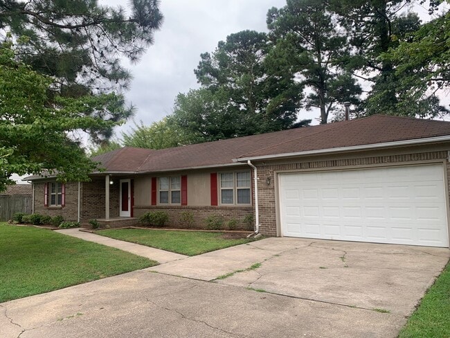 1937 Wolfsnare Rd in Virginia Beach, VA - Building Photo - Building Photo