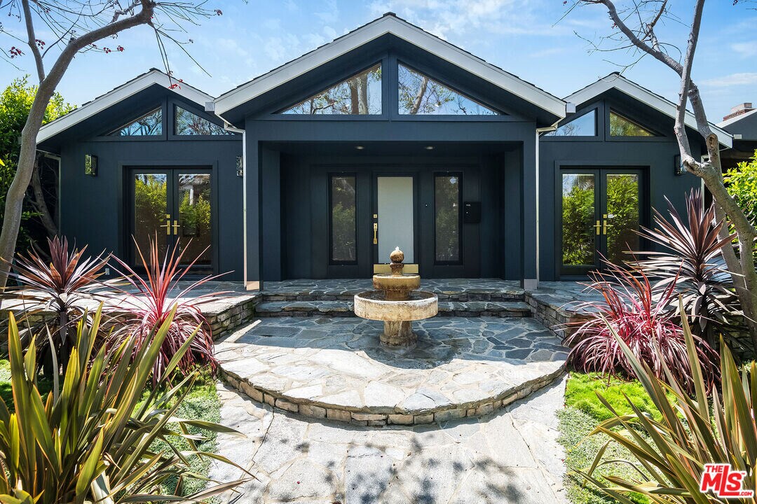 445 Westmount Dr in West Hollywood, CA - Building Photo