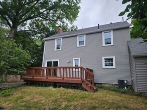 922 Crain Ave in Kent, OH - Foto de edificio - Building Photo
