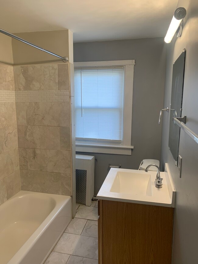 2922 E Cold Spring Ln, Unit 2 in Baltimore, MD - Foto de edificio - Building Photo