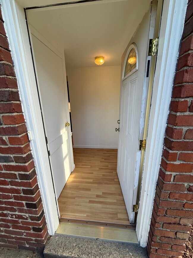 111 Roberts Dr in Moon Township, PA - Building Photo - Building Photo