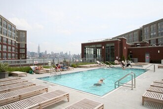 1025 Maxwell Ln in Hoboken, NJ - Building Photo - Building Photo
