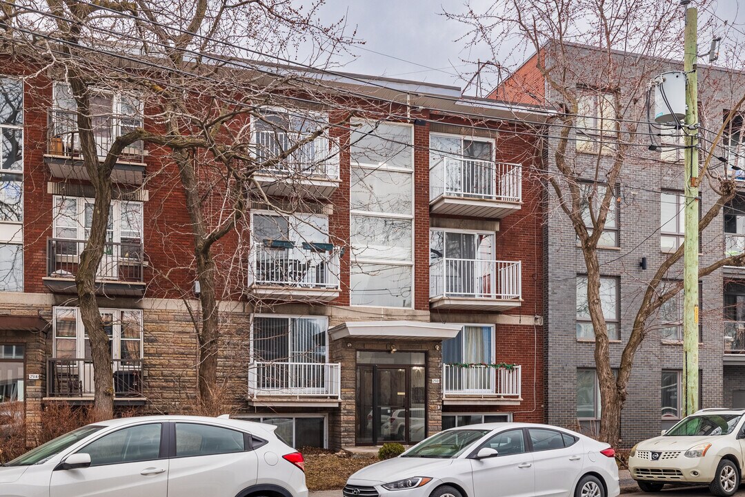 2510 Des Carrières St in Montréal, QC - Building Photo