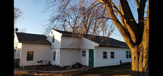 property at 905 N Somonauk Rd