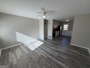 824 Jesters Lake Dr in Jonesboro, GA - Building Photo - Building Photo