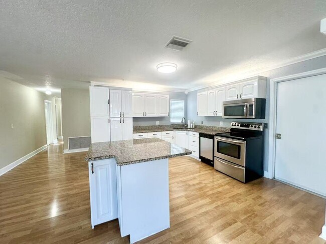 1560 Salmon St in Merritt Island, FL - Building Photo - Building Photo