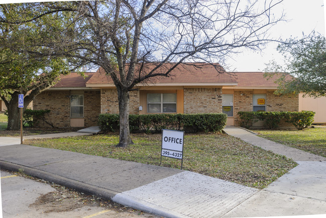 Cooper Apartments in Cooper, TX - Foto de edificio - Building Photo