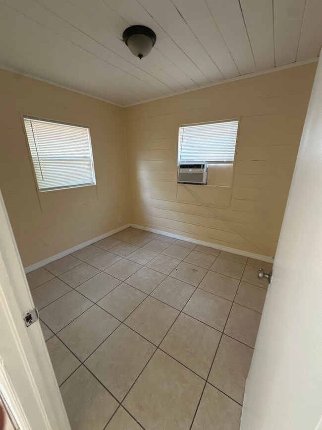1014 Douglass Ave in West Palm Beach, FL - Building Photo - Building Photo