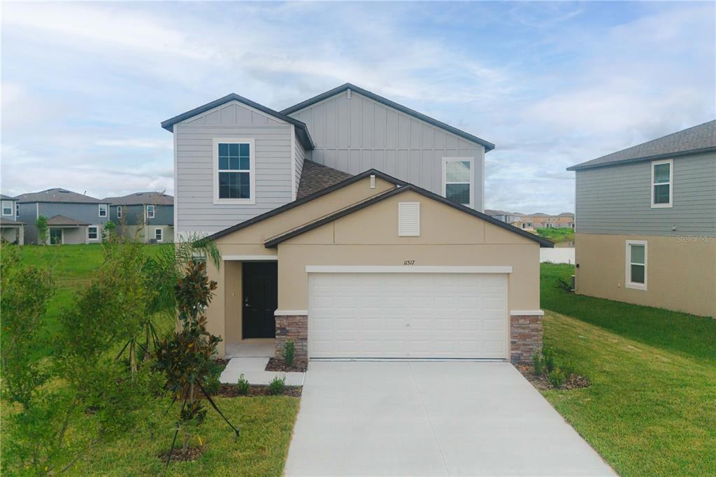 11517 Radiant Shr Lp in San Antonio, FL - Building Photo