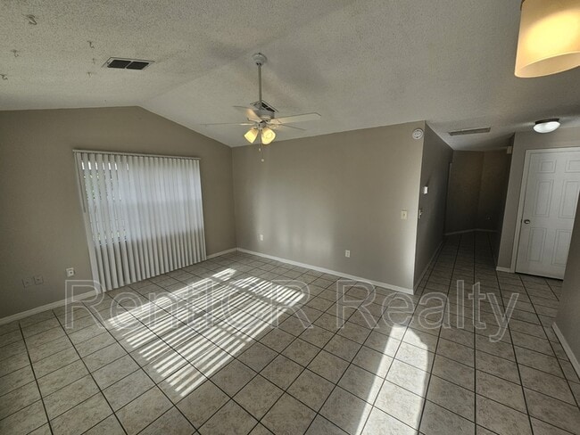 4369 Azora Rd in Spring Hill, FL - Building Photo - Building Photo