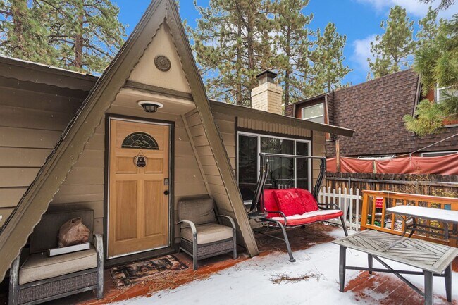 360 Maple Ln in Sugarloaf, CA - Building Photo - Building Photo