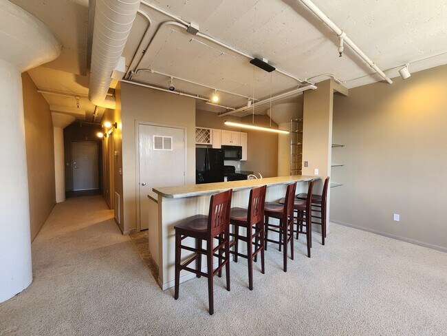 1024 Dodge St in Omaha, NE - Building Photo - Building Photo